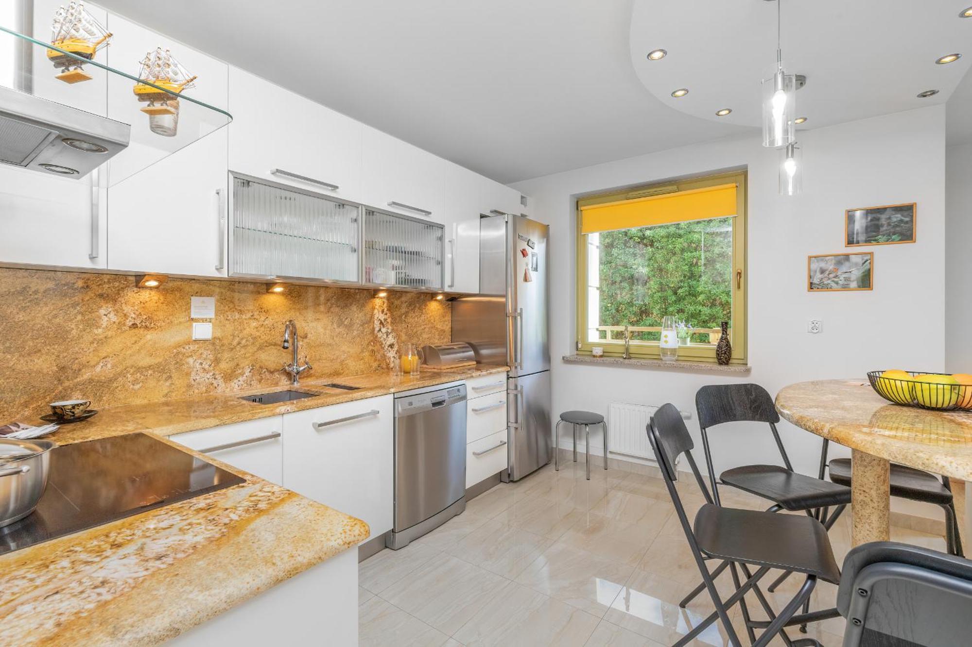 Apartment Seaside With Parking In By Renters